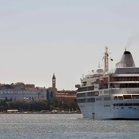 Polai Center アパート