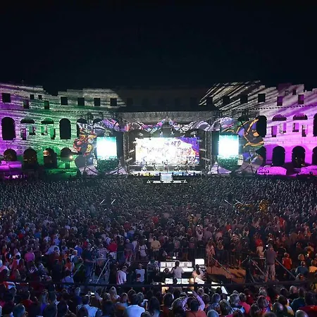 Polai Center アパート *